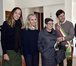 Assessore Comune Firenze, Sara Funaro, Lucia Aleotti e Sindaco Nardella consegnano una casa